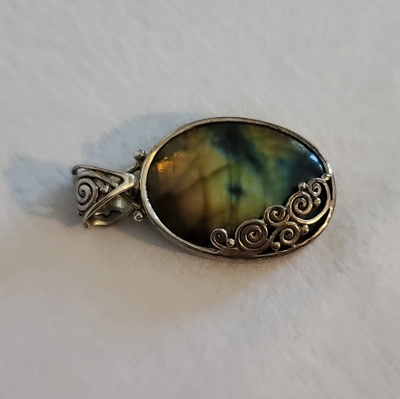 Labradorite pendant - Picture 2 of 5